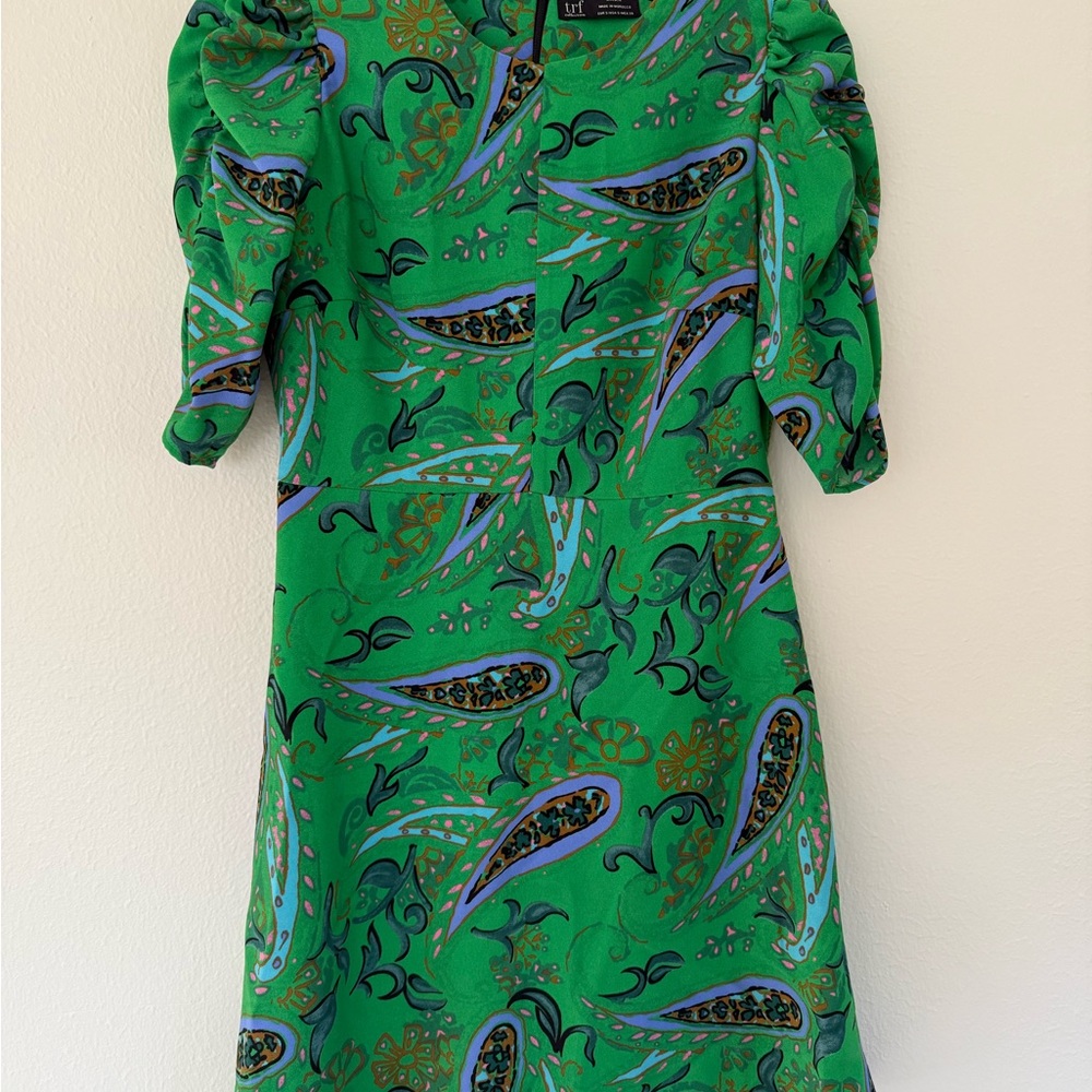 Zara Vibrant Green Paisley Long Sleeve Dress
